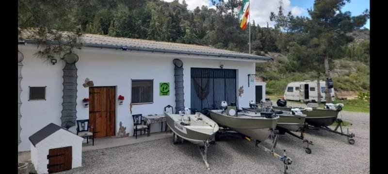 R U Ready Fishing, River Ebro Мекиненса Екстериор снимка
